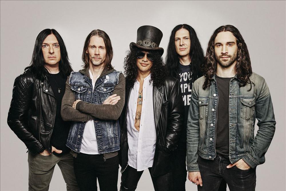 Slash featuring Myles Kennedy and The Conspirators Athens